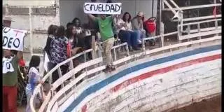 #TARAPACA Activistas irrumpieron en medialuna de Alto Hospicio exigiendo la abolición del rodeo