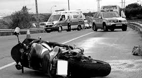 #LAARAUCANIA Motorista fallece tras chocar contra un poste por esquivar a un perro