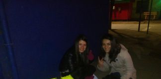 #BIOBIO Jóvenes de Cabrero protegen a perros callejeros con chalecos reflectantes