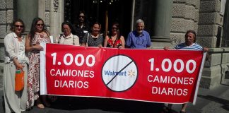 #SANTIAGO Vecinos de San Bernardo fueron a la Intendencia a manifestar su rechazo al proyecto de Walmart