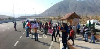 #COQUIMBO Pescadores de La Higuera protestaron en contra de proyectos mineros que pretenden instalarse en el lugar
