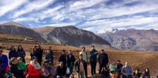 #SANTIAGO Con liberación de siete aves rapaces se celebró en la cordillera el Día internacional de las Aves