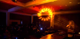 #MAULE Científica Dj dictó charla a escolares sobre ciencia y música en #Talca