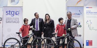 #SANTIAGO 50 colegios recibieron reconocimiento por su participación en programa del uso eficiente del agua