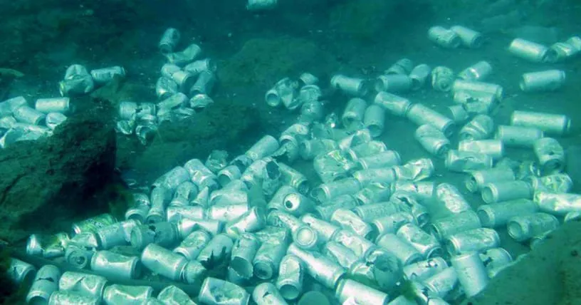#LOSLAGOS Encuentran basural de latas de cerveza en el fondo del Lago Llanquihue