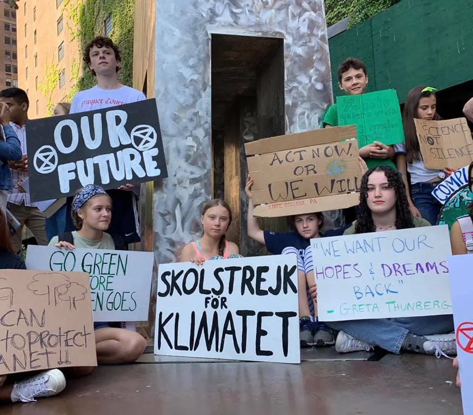 #ESTADOSUNIDOS Activista Greta Thunberg se suma a protesta a favor del planeta frente a la sede de la ONU