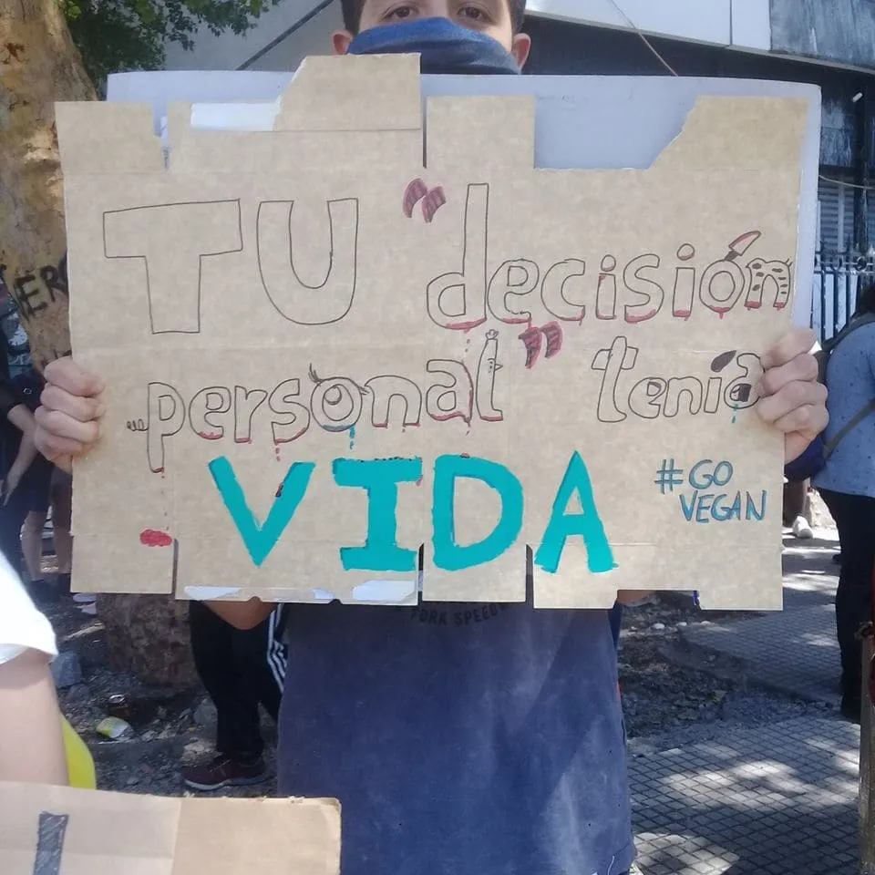 #SANTIAGO Activistas del colectivo Alza Tu Voz protestaron en la Plaza Italia por los animales
