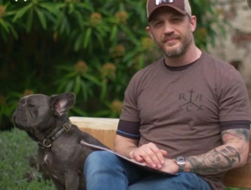 #TENDENCIAS Tom Hardy y su perro Blue leerán cuentos para dormir a los niños