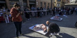 #ESPAÑA Activistas animalistas protestan en Alicante contra el consumo de carne