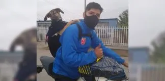 #MUNDO Repartidor lleva todos los días a perrita que adoptó a su trabajo