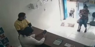 #MUNDO Perrito entra a veterinaria buscando ayuda
