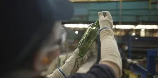 Impulsan inédito proyecto en Chile de reciclaje de vidrio laminado para crear envases y botellas de vidrio