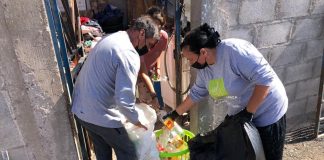 Vecinos de Caleta Caramucho y Collahuasi recolectan plástico de un solo uso para fabricar eco tablas