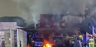 Encuentran mensajes pro animal tras supuesto ataque incendiario a empresa de carne en Quilicura