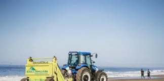 Iquique se prepara para el verano: máquina limpiadora de playas ha retirado más de 410 toneladas de residuos