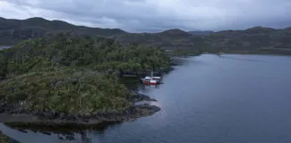 Gira de estreno documental “Corazón Salado”, referente a la Reserva Nacional Kawésqar, partió en Punta Arenas