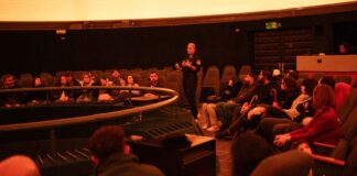Astronauta estadounidense en Planetario USACH: “El Desierto de Atacama es uno de los lugares más espectaculares para recrear la Luna y Marte”