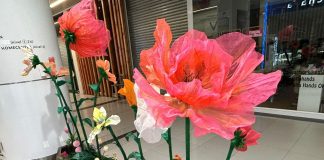 Más de 700 bolsas plásticas y otros elementos reutilizados dan vida a instalación artística en Open Kennedy