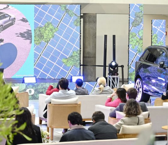 La ciudad del futuro será electrificada: 77% de los chilenos elegiría un auto eléctrico o híbrido en los próximos cinco años