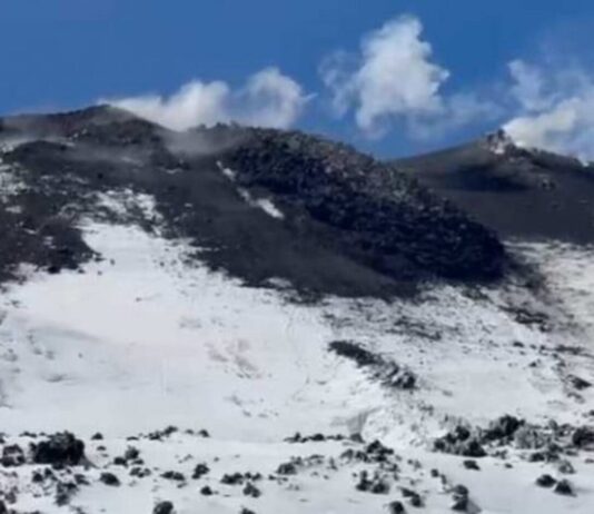 Un flujo de lava marca un nuevo cambio en la erupción del volcán Nevados de Chillán